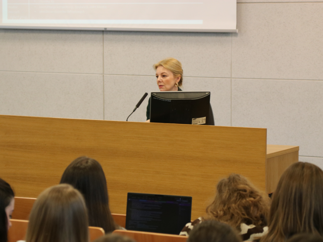 2604-F015-IMG_7682_1200x800