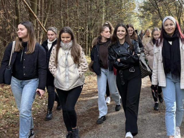 037-Studentki-pedagogiki-przedszkolnej-i-wczesnoszkolnej-podczas-warsztatow-na-Stadionie-Lesnym