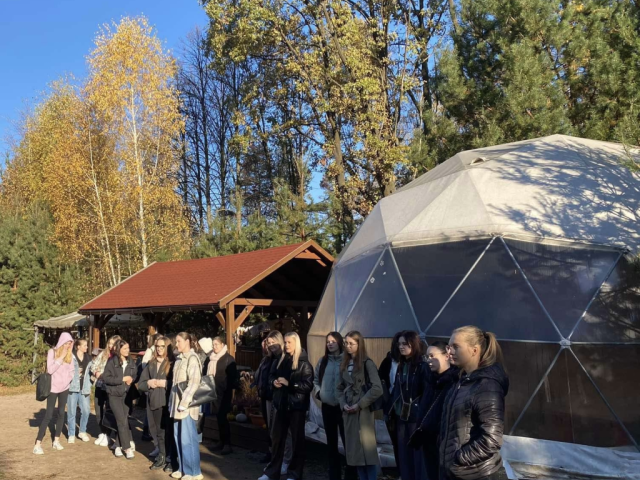 041-Studentki-pedagogiki-przedszkolnej-i-wczesnoszkolnej-podczas-warsztatow-na-Stadionie-Lesnym