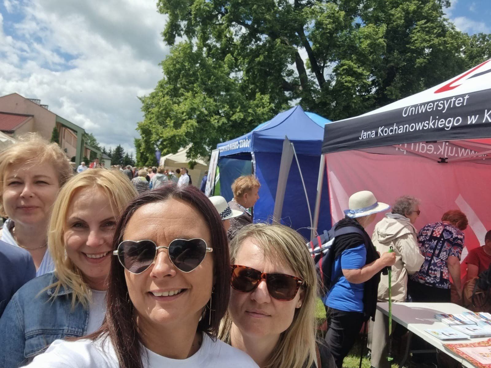 Przedstawiciele Instytutu Pedagogiki podczas Senioraliów tj. dr Renata Miszczuk, dr Monika Wojtkowiak, dr Marta Wilk, mgr Wioletta Praszek