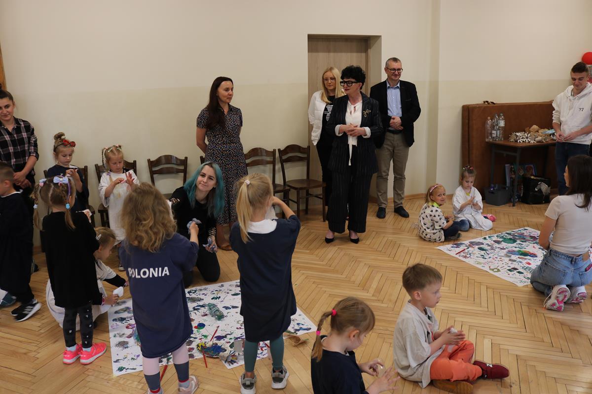 Warsztaty plastyczne dla dzieci PS nr 40 w Kielcach poprowadzone przez studentów III roku kierunku PPW