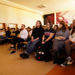 „Twoja psychiczna skrzynka narzędziowa – jak reagować, gdy robi się trudno” – spotkanie edukacyjne w I LO im. Stefana Żeromskiego w Kielcach