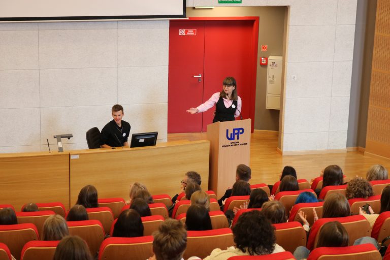 Studencka prezentacja dla studentów podczas Dnia Zero na WPP UJK