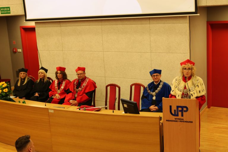 Przem&oacute;wienie Rektor UJK podczas inauguracji roku akademickiego 2026/2027 na WPP UJK.