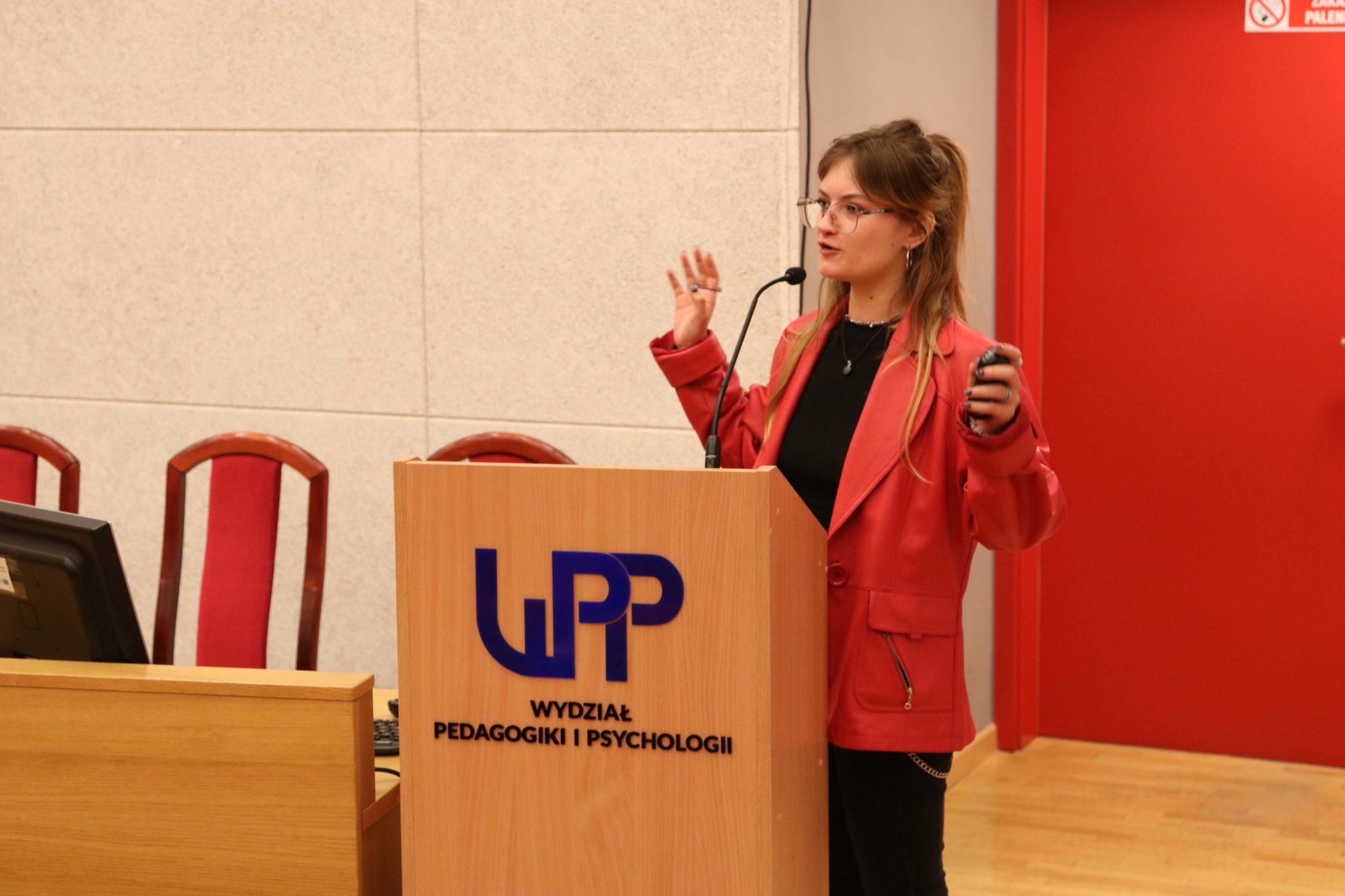 Przemowa przedstawicielki radia Fraszka podczas inauguracji roku akademickiego 2026/2027 na WPP UJK.